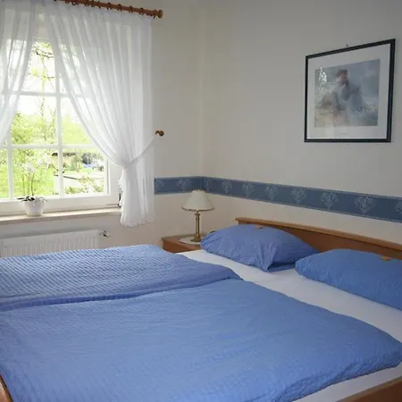 Ewigleben, Gartenstrasse *